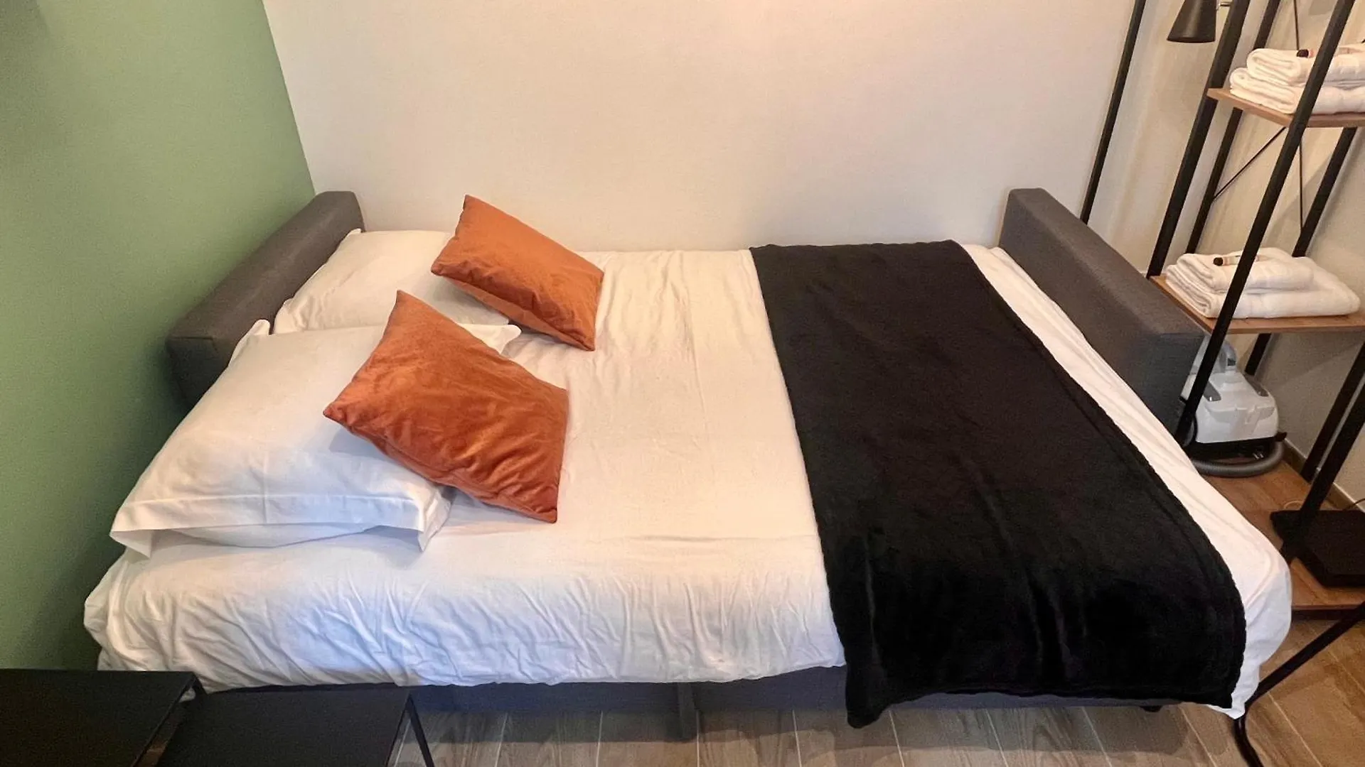 Fully Equipped - 4 Mins From The Metro Apartment *