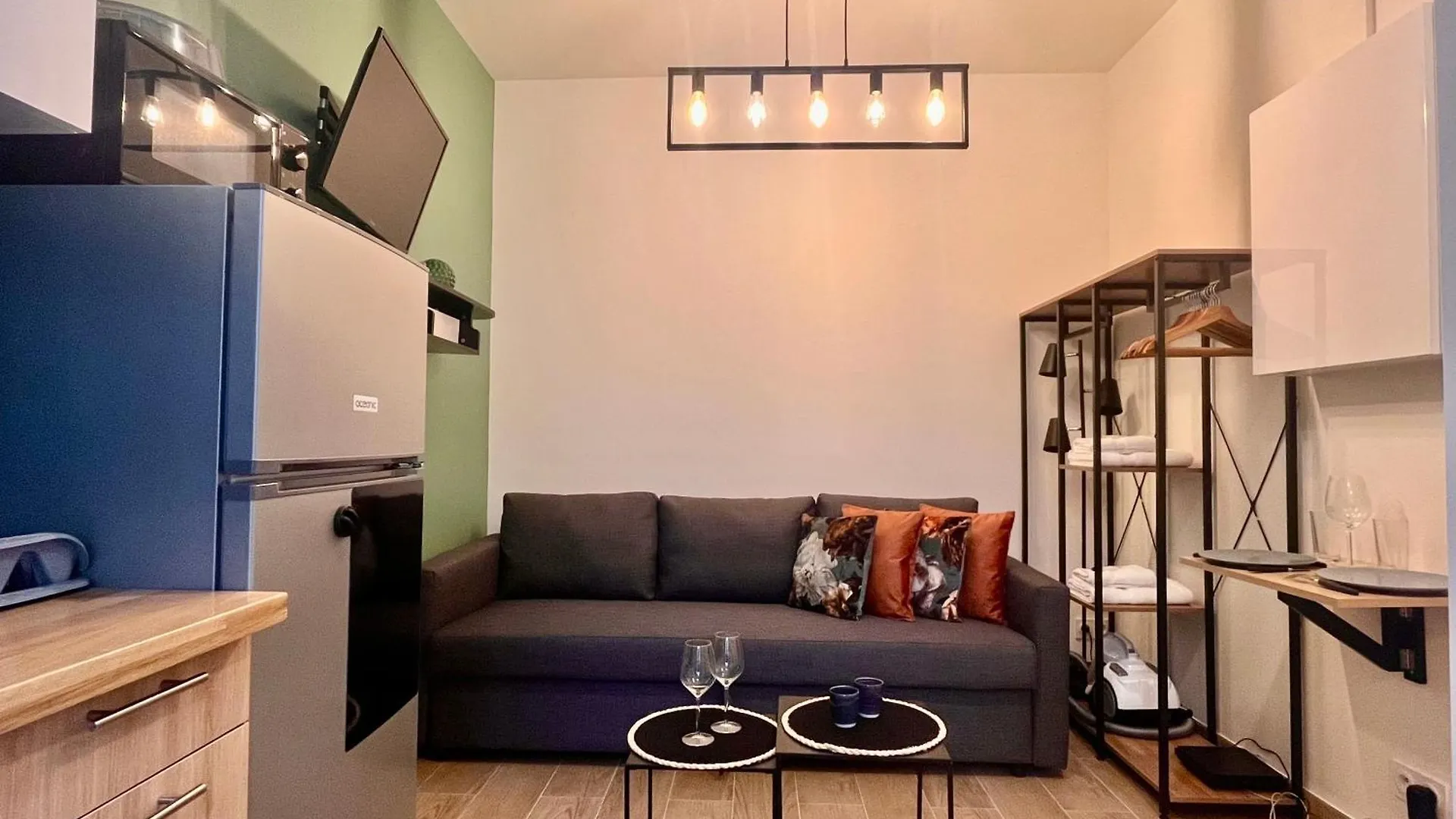 Fully Equipped - 4 Mins From The Metro Apartment Paris